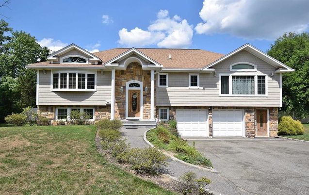 Attached, Exterior, Facade, Raised Ranch