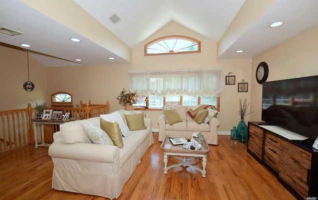 Interior, Living room, Pendant Lights, Recessed Lighting, Wood Texture Flooring