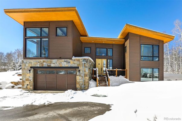 Attached, Exterior, Facade, Modern