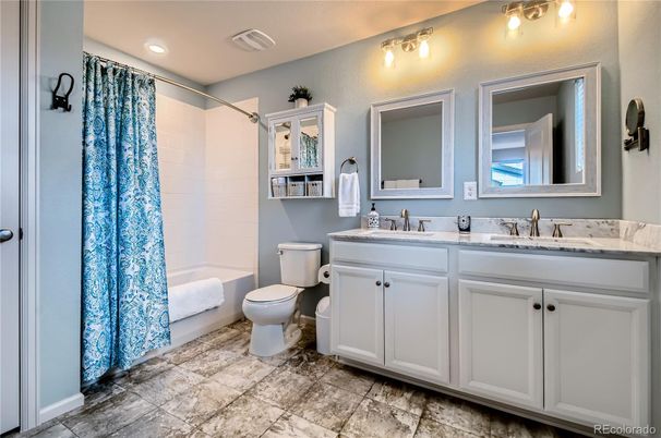Bathroom, Dual Sink Vanities, Interior, Recessed Lighting