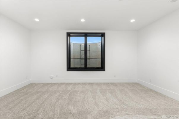 Empty room, Interior, Recessed Lighting