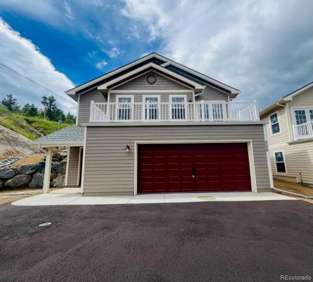 Attached, Exterior, Facade, American Craftsman