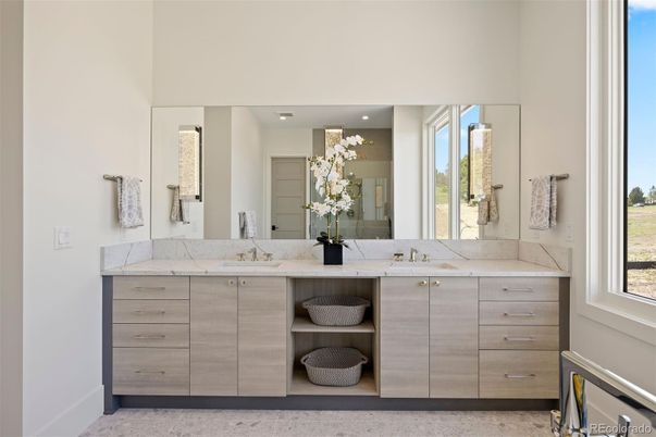 Bathroom, Dual Sink Vanities, Interior, Recessed Lighting