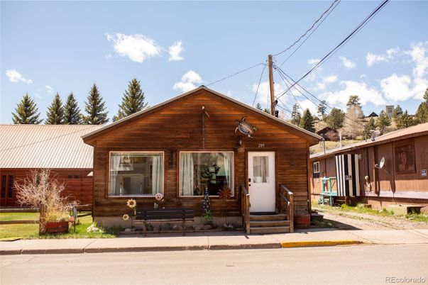 Exterior, Facade, Log Home