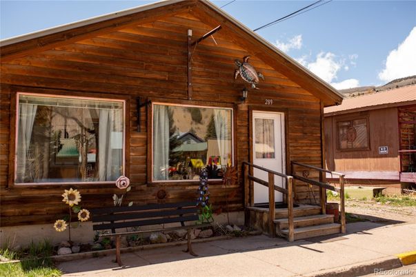 Exterior, Facade, Log Home