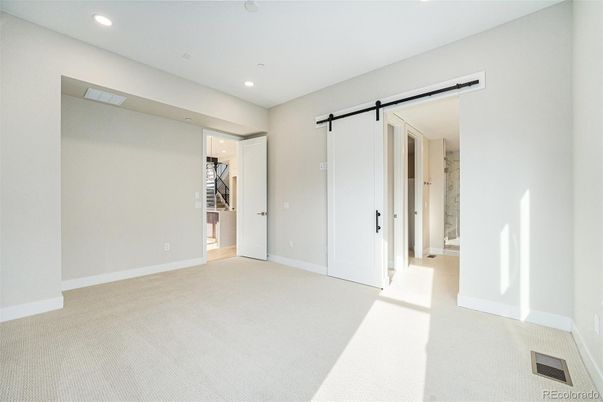 Empty room, Interior, Recessed Lighting