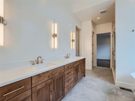 Bathroom, Dual Sink Vanities, Interior, Recessed Lighting