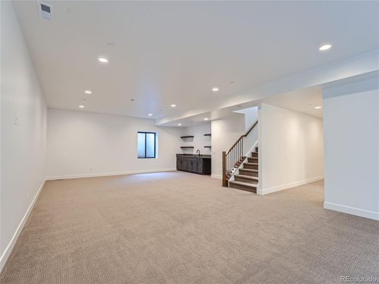 Empty room, Interior, Recessed Lighting