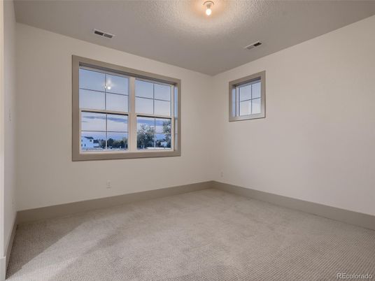 Empty room, Interior