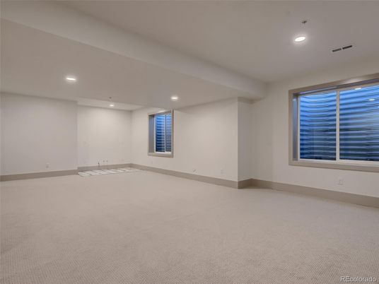 Empty room, Interior, Recessed Lighting