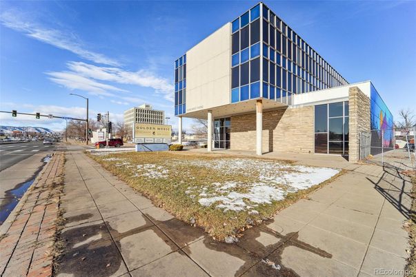 Backyard, Exterior, Facade, Highrise
