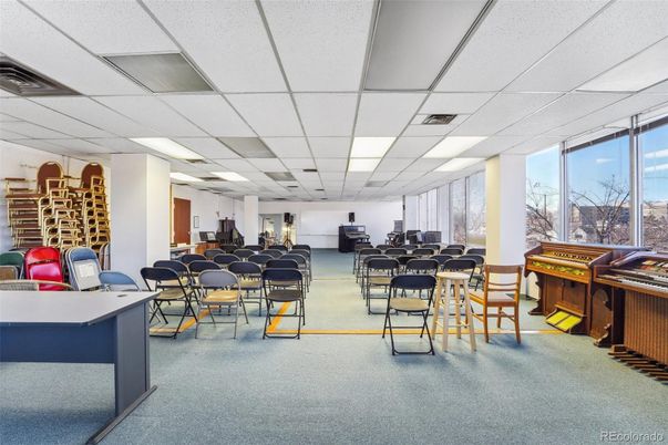Dining room, Interior, Piano, Recessed Lighting