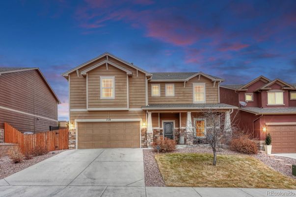 Attached, Exterior, Facade, American Craftsman