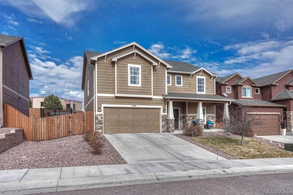 Attached, Exterior, Facade, American Craftsman