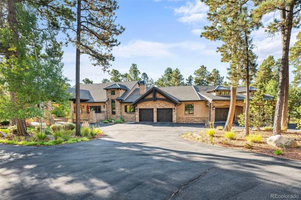 Attached, Exterior, Facade, Brick Facade, Log Home
