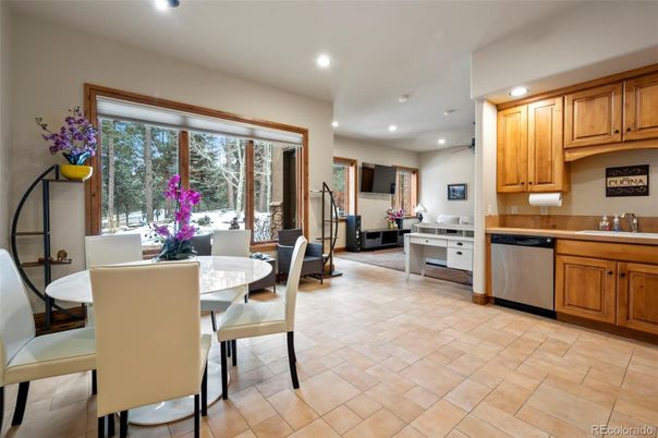 Dining room, Interior, Kitchen, Recessed Lighting, Stainless Steel Appliances