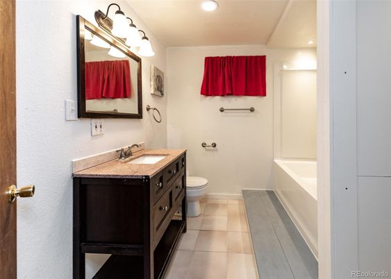 Bathroom, Interior, Recessed Lighting
