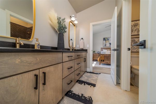 Bathroom, Dual Sink Vanities, Interior