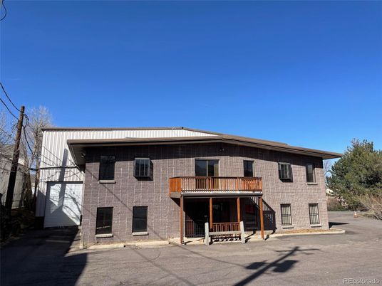 Exterior, Facade, Modern