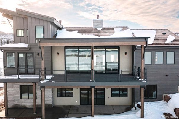 Exterior, Facade, Modern