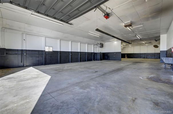 Garage, Interior