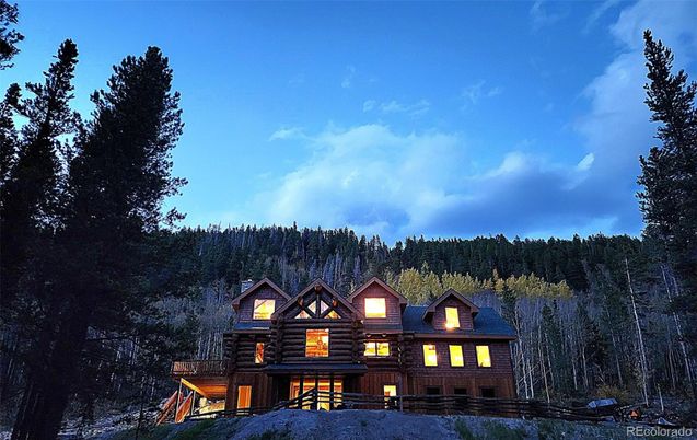 Exterior, Facade, Log Home