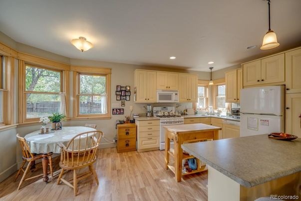 Dining room, Interior, Kitchen, Pendant Lights, Recessed Lighting, Wood Texture Flooring