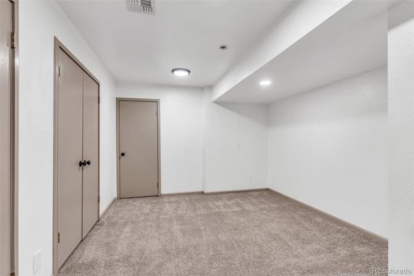 Empty room, Interior, Recessed Lighting