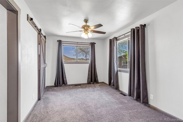 Empty room, Interior