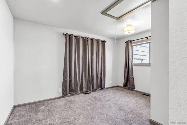 Empty room, Interior