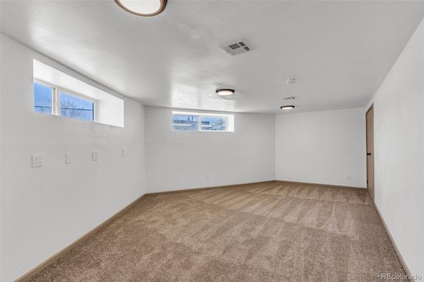 Empty room, Interior, Recessed Lighting
