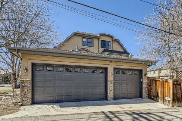 Detached Garage, Exterior