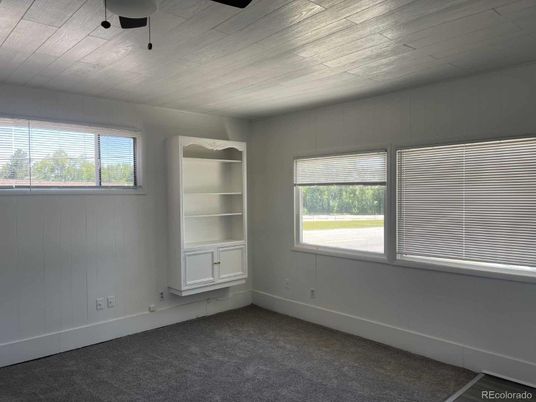 Empty room, Interior, Wooden Ceilings