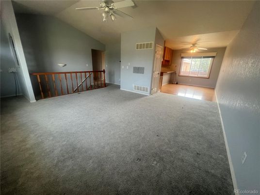 Empty room, Interior