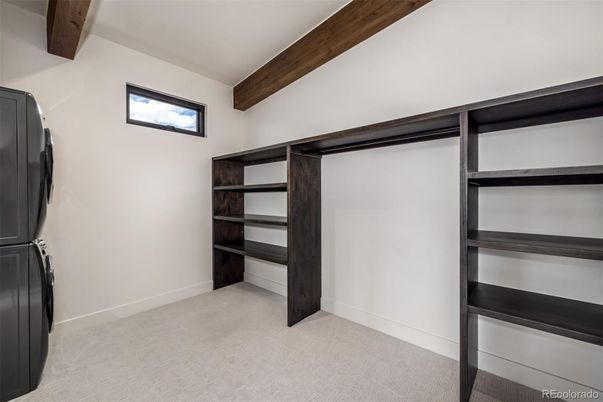 Empty room, Interior, Wooden Beams