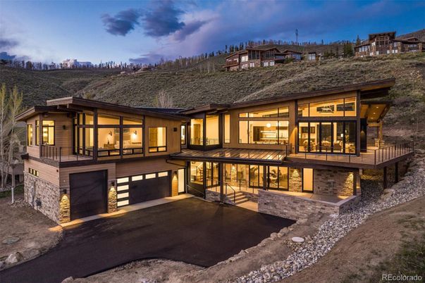 Attached, Backyard, Exterior, Facade, Modern