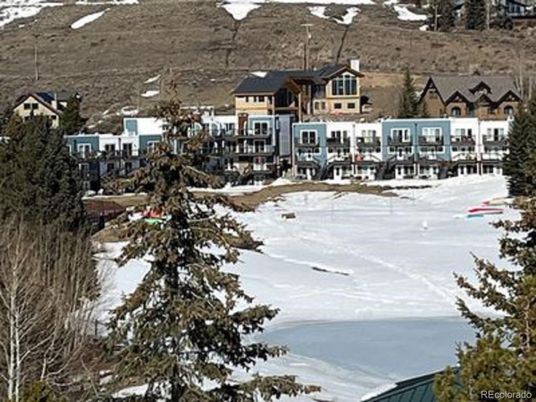 Exterior, Lake