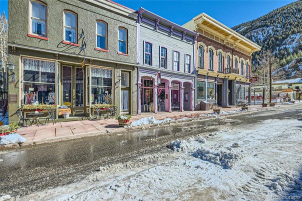 Exterior, Facade, Rowhouse