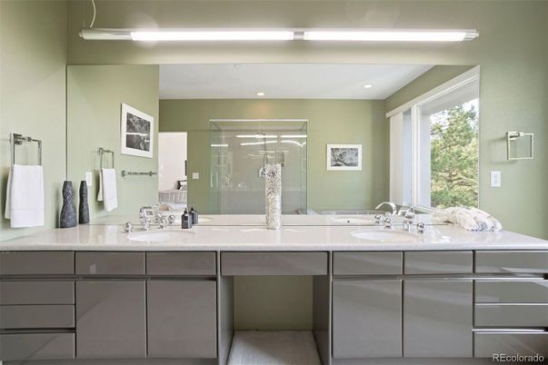 Bathroom, Dual Sink Vanities, Interior, Recessed Lighting
