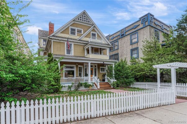 Exterior, Facade, Queen Anne Victorian