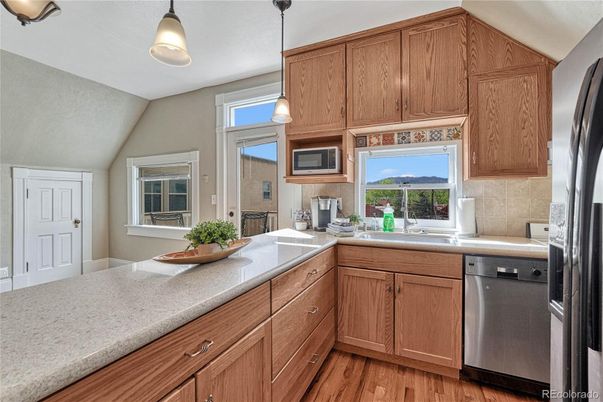 Interior, Kitchen, Pendant Lights, Wood Texture Flooring
