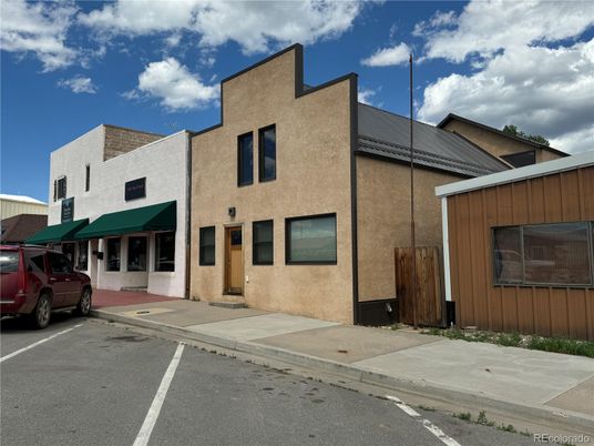 Exterior, Facade, Modern