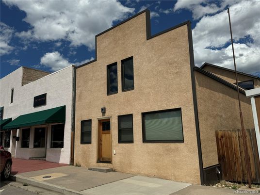 Exterior, Facade, Modern