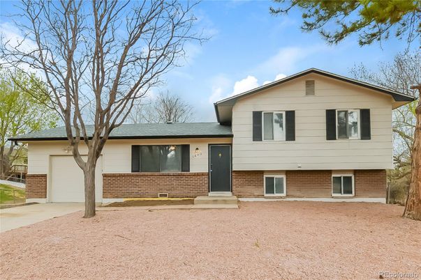 Attached, Exterior, Facade, Brick Facade, Split Level