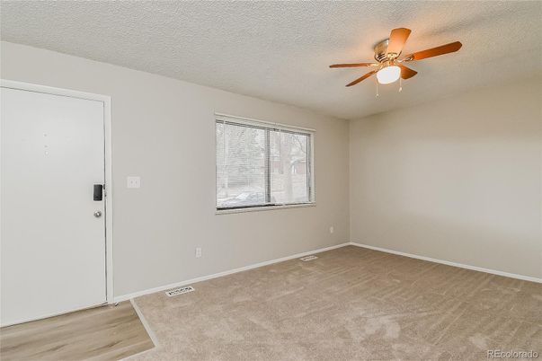 Empty room, Interior