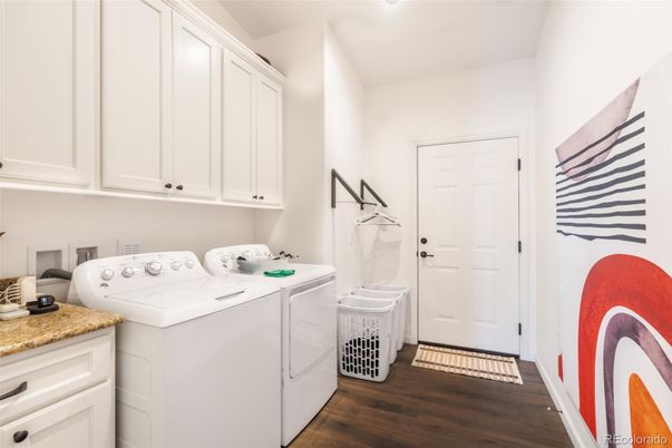 Interior, Washer, Wood Texture Flooring
