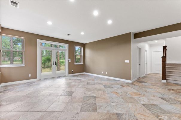 Empty room, Interior, Recessed Lighting