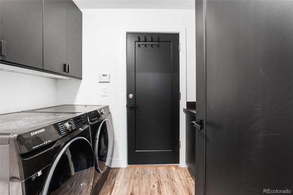 Interior, Washer, Wood Texture Flooring