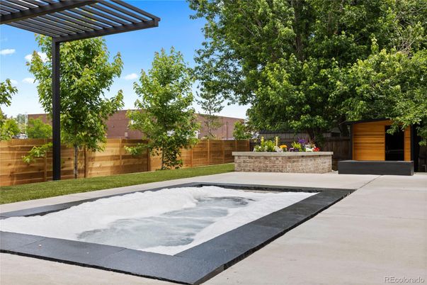 Exterior, Hot Tub