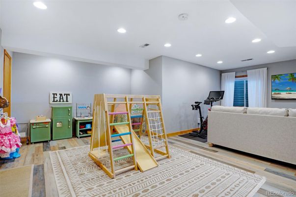 Fitness Equipment, Interior, Recessed Lighting, Wood Texture Flooring